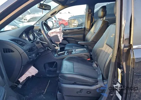 2015 Chrysler Town & Country S z USA, uszkodzony, nr VIN 2C4RC1HG3FR754157